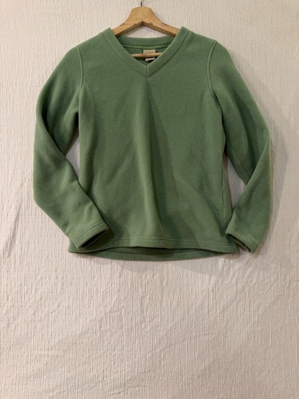 L.L. Bean V Neck Sage Green Fleece in Size XS-Reg